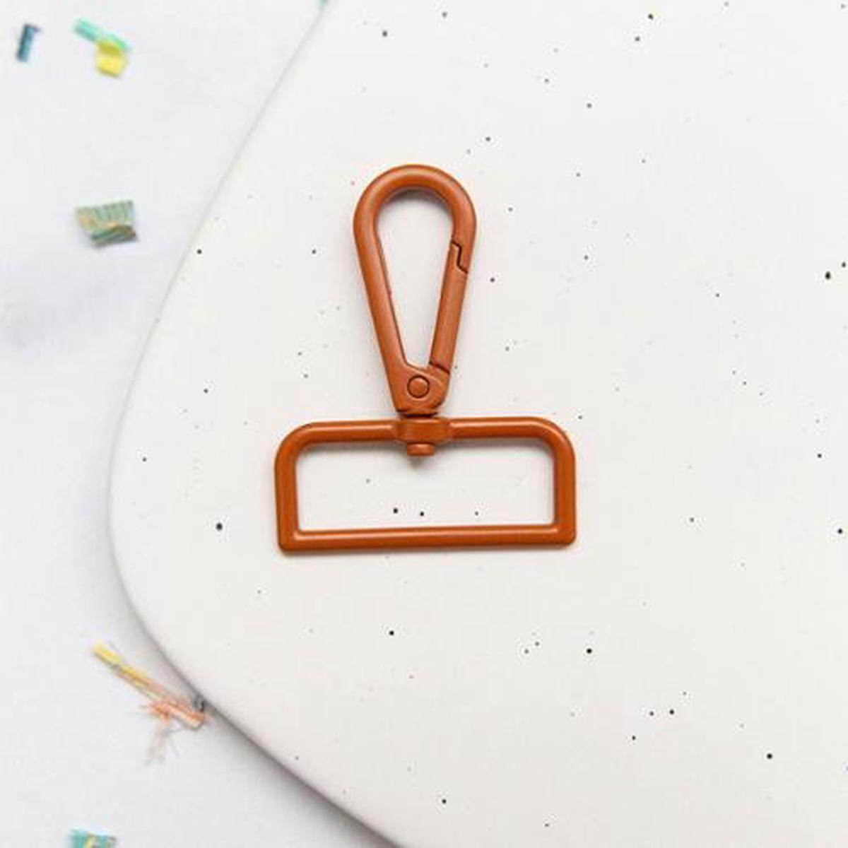 1.5" Swivel Snap Hook 12ct Caramel